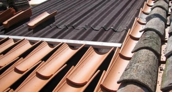 instalación de onduline bajo teja en la cubierta en Bilbao