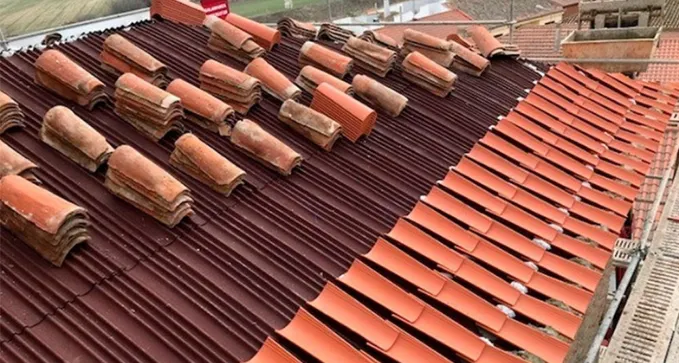 rehabilitación integral del tejado con onduline y retajado de tejas en Ortuella, Bilbao